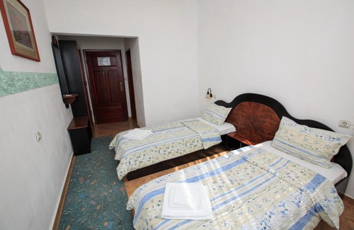 Strumyani Hotel | Budget-Friendly Kareliya Complex: Pet Friendly & Breakfast Included