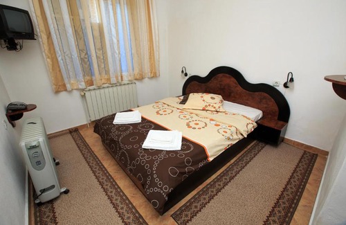 Strumyani Hotel | Budget-Friendly Kareliya Complex: Pet Friendly & Breakfast Included