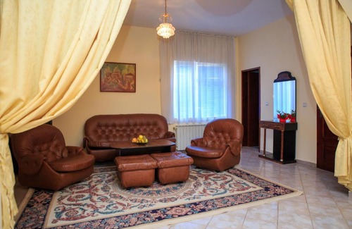 Strumyani Hotel | Budget-Friendly Kareliya Complex: Pet Friendly & Breakfast Included