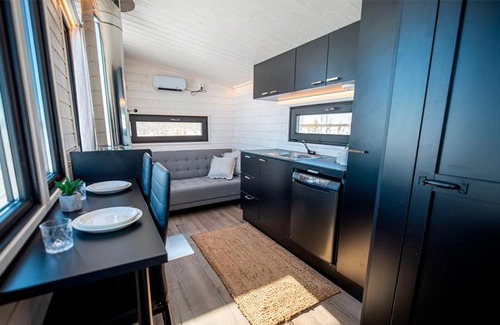 Ylitornio Ski Chalet | Cozy Karemajat Wagon Cottage with Spa and Hot Tub