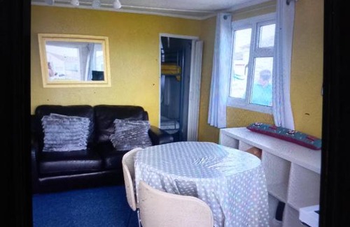 Warden Apartment | Family-Friendly Escape at Karen's Breakaway Spot