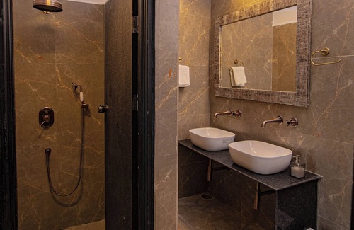 Bhiwapur Hotel | Discover Karhandla Farm and Resort: Family-Friendly Retreat
