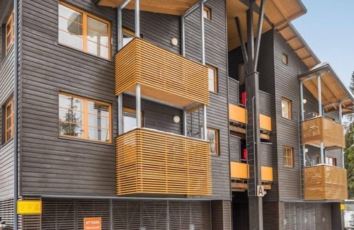 Rukatunturi House | Serene Lake View Stay at Karhunvartijan linna a1
