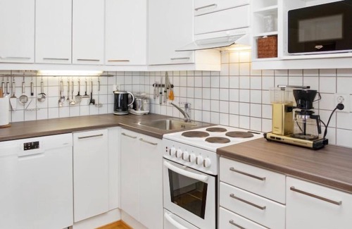Rukatunturi House | Elegant Karhunvartijan linna a2 with Lake View & Spa
