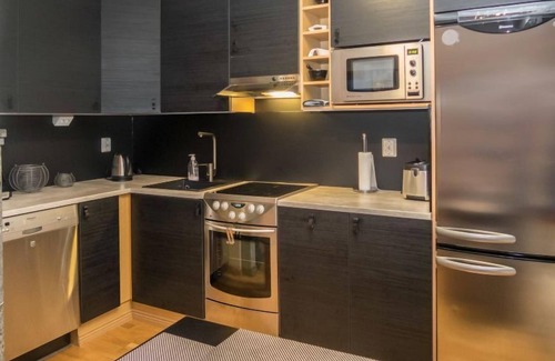 Rukatunturi House | Discover Karhunvartijan linna c24: Lake View & Spa Retreat