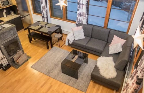 Rukatunturi House | Discover Karhunvartijan linna c24: Lake View & Spa Retreat