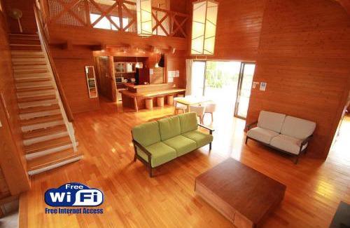Nakama House | Stylish Karin Design Cottage: Family-Friendly Retreat