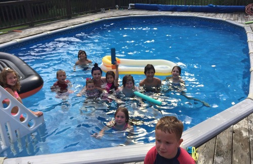 North Pownal House | Unforgettable Guest House with Hot Tub, Sauna & Pool