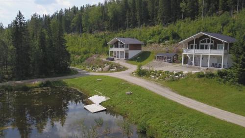 Nilsia Ski Chalet | Oceanfront Karkutahko Villas: 4-Star Family Retreat