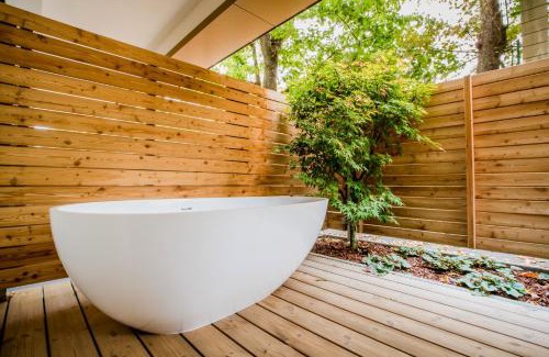 Wieden Apartment | Experience Karl Suites Palais Wessely with Hot Tub & 10/10 Rating