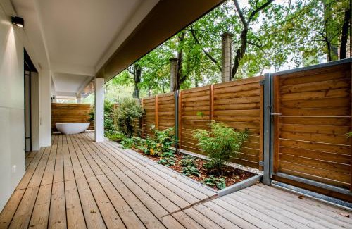 Wieden Apartment | Experience Karl Suites Palais Wessely with Hot Tub & 10/10 Rating