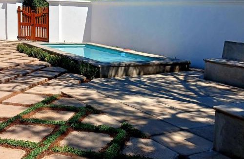 De Aar House | Karoo Country Guesthouse: Family-Friendly Stay with Dining