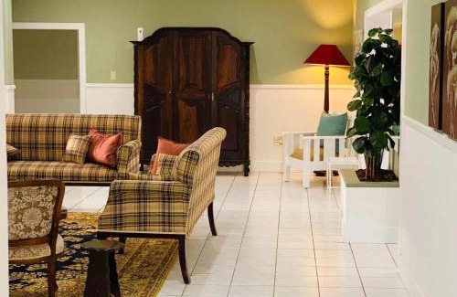 De Aar House | Karoo Country Guesthouse: Family-Friendly Stay with Dining