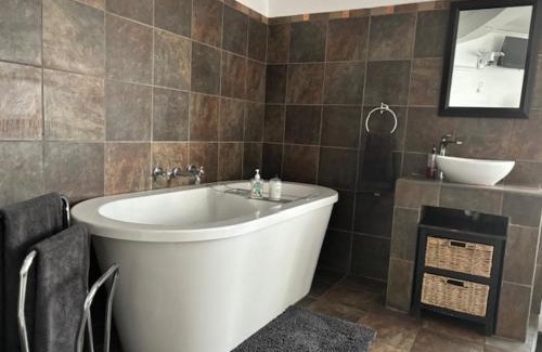 Beaufort West Apartment | Discover Karoo Heart: 4-Star Family-Friendly Retreat