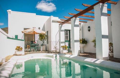 Graaff-Reinet House | Eco-Friendly Retreat at 54 on Middle with Ocean Views