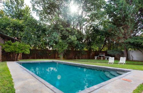 Bethulie House | Pet-Friendly Retreat at Karoo Pandok Guesthouse Bethulie
