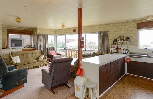 Waimarama Cottage | Oceanfront Family Retreat at Karoola - Waimarama Bach