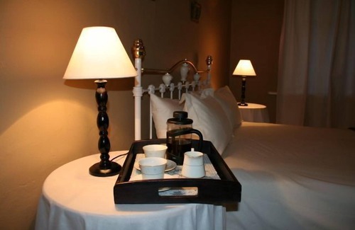 Graaff-Reinet House | Discover Karoopark Guest House with Pool & Family Amenities