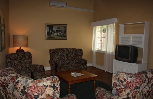 Graaff-Reinet House | Discover Karoopark Guest House with Pool & Family Amenities