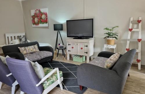 Adendorp Apartment | Discover KarooSjiek: A Pet-Friendly Family Retreat