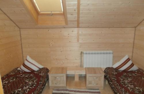 Izki Apartment | Inviting Karpatskiy Domik Izki with Breakfast & Family Perks