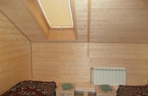 Izki Apartment | Inviting Karpatskiy Domik Izki with Breakfast & Family Perks