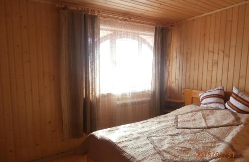 Izki Apartment | Discover Karpatskiy Domyk: Family-Friendly Stays Await