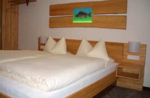 Feuchtwangen Hotel | Pet-Friendly Karpfenhotel & Herrenhaus with Family Amenities