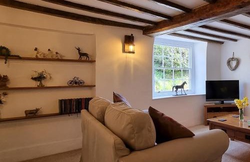 Winsford House | Welcoming Karslake Cottage: Family-Friendly Retreat Awaits