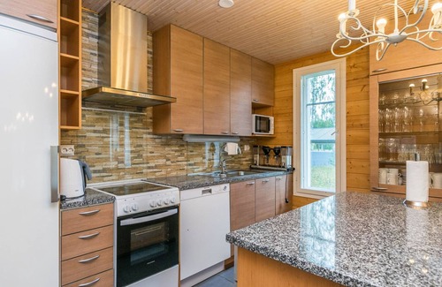 Savonlinna House | Experience Kartanohuvila: Lake Views and Spa Retreat