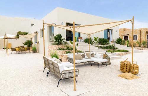 Lampedusa Apartment | Explore Kartika House: 4-Star Stay with Ocean Views