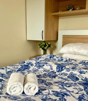 Mtsvane Kontskhi Apartment | Discover Comfort at Kartuli House with Family-Friendly Amenities