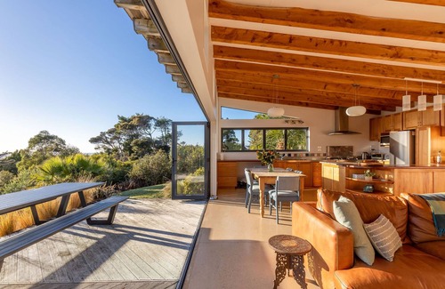 Pakawau House | Discover Karu ō te Kiwi: Pet-Friendly Oceanfront Escape