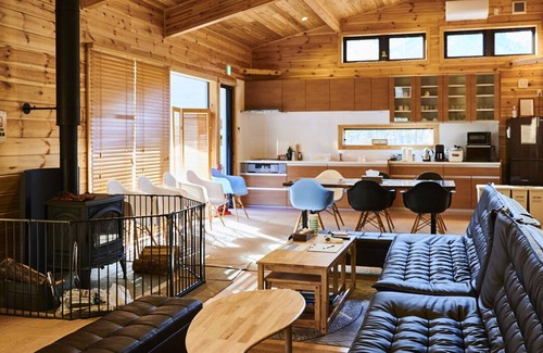 Kirizumi Onsen Villa | Discover Nordic Log Houses in Karuizawa's Hoshino Area