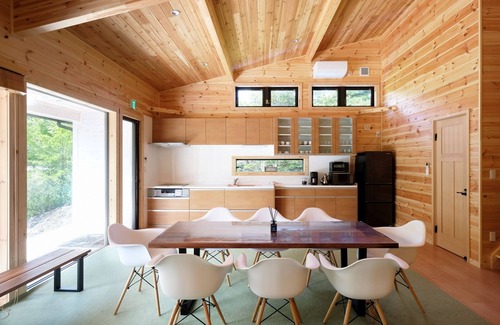 Kirizumi Onsen Villa | Discover Nordic Log Houses in Karuizawa's Hoshino Area