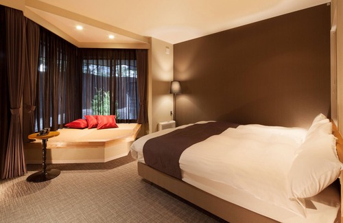 Karuizawa Hotel | Inviting Karuizawa Hotel Longing House with Spa & Dining