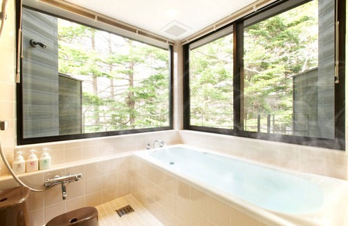 Karuizawa Hotel | Inviting Karuizawa Hotel Longing House with Spa & Dining