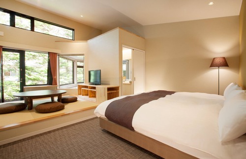 Karuizawa Hotel | Inviting Karuizawa Hotel Longing House with Spa & Dining