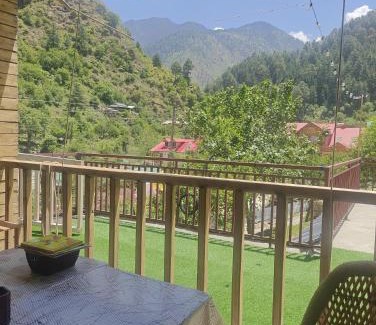 Banjar Hotel | Relax at Karwan Cafè and Retreat: Pet-Friendly Oceanfront Escape