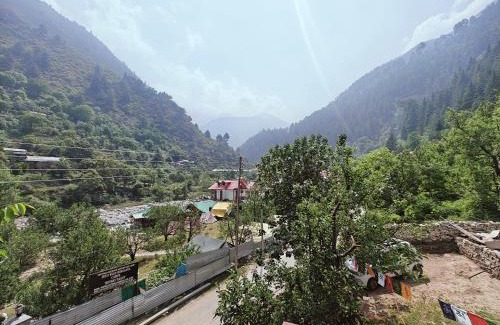 Banjar Hotel | Relax at Karwan Cafè and Retreat: Pet-Friendly Oceanfront Escape