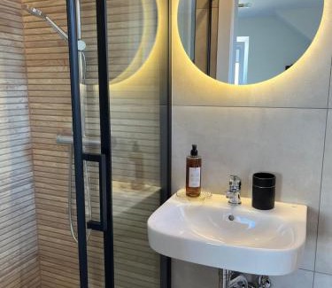 Karwia House | Stylish Rooms & Apartments: 200m to the Beach, Pet Friendly
