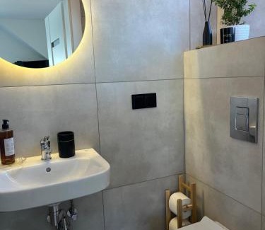 Karwia House | Stylish Rooms & Apartments: 200m to the Beach, Pet Friendly