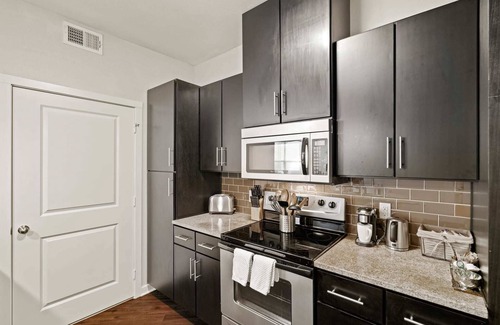 Northeast Dallas Apartment | Stylish Kasa: 1BD Near SMU, Pet-Friendly & More!