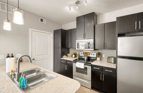 Northeast Dallas Apartment | Stylish Kasa: 1BD Near SMU, Pet-Friendly & More!