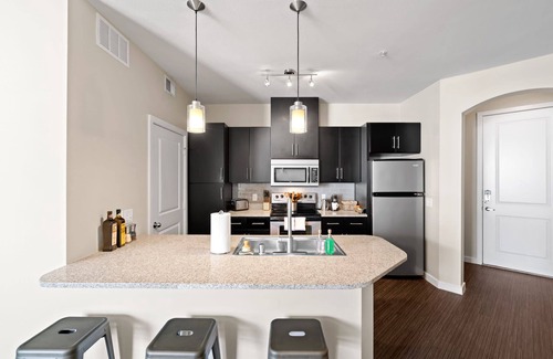 Northeast Dallas Apartment | Stylish Kasa: 1BD Near SMU, Pet-Friendly & More!