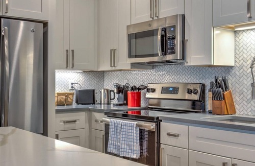 DeBaliviere Place Apartment | Stylish 1BD Kasa for Work & Play near Forest Park