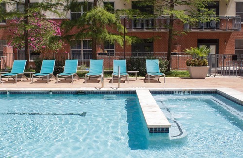 Second Street District Apartment | Airy 1BD Kasa: Perfectly Located Near Local Cuisine