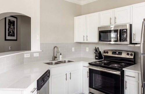 Pearland Apartment | Inviting 2BD Kasa in South Houston with Pool & Kitchen