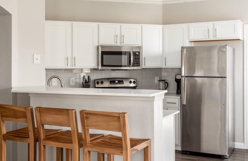 Pearland Apartment | Inviting 2BD Kasa in South Houston with Pool & Kitchen
