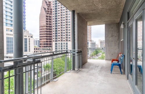 Second Street District Apartment | Top-Rated Kasa Downtown Austin: Pet-Friendly Oasis Awaits